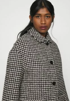 EDITED KIAN COAT - Manteau court Women 9 EDITED KIAN COAT - Manteau court Women -France Edited Soldes 2022 054a30e4416a433a85a862ebe8e9a854