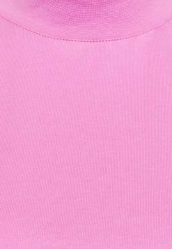 EDITED ALEAH - T-shirt basique Women -France Edited Soldes 2022 086a6b04e9424554b403128eed0058f0