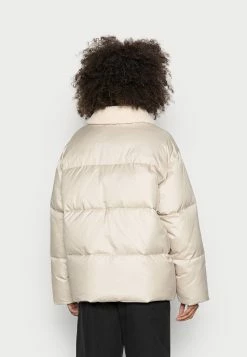 EDITED BAY JACKET - Veste d'hiver Women -France Edited Soldes 2022 24445ffb2cb347e58d4ca1dc6a975fff