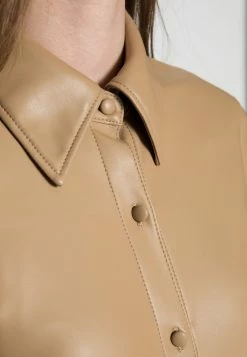 EDITED JAYDE BLOUSE - Chemisier Women -France Edited Soldes 2022 393caf64d54a43a499a308d335b3a6e9