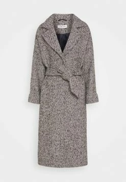 EDITED SANTO COAT - Manteau classique Women 12 EDITED SANTO COAT - Manteau classique Women -France Edited Soldes 2022 3cf80668fa1e4301b45b2cad803ec4aa