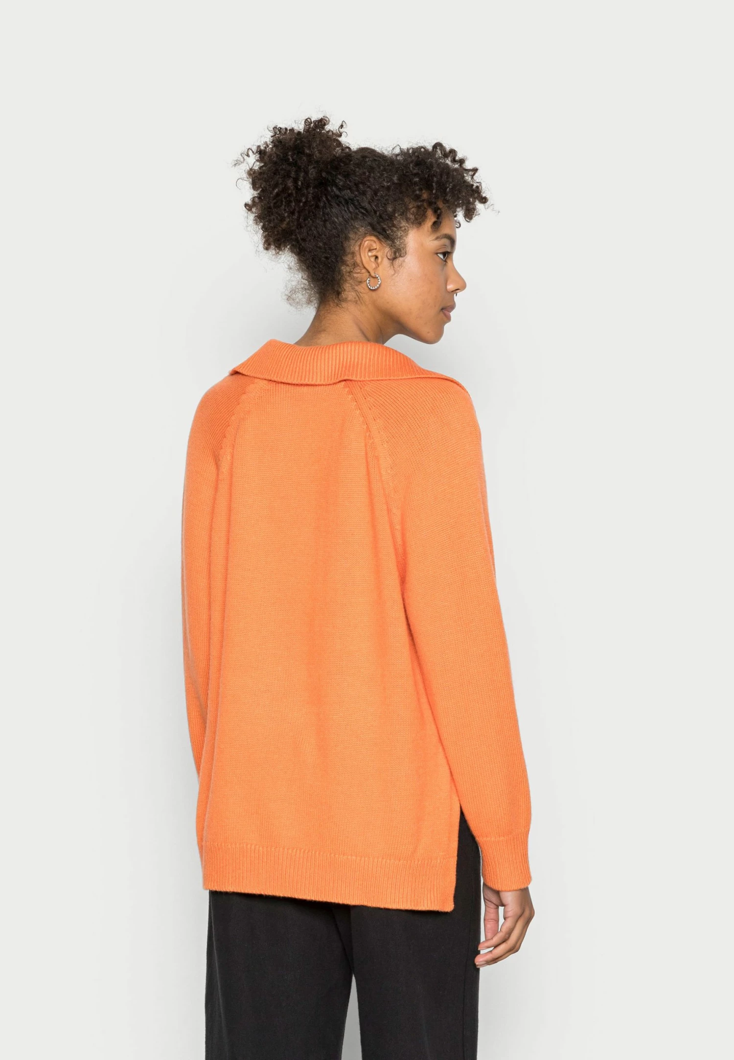 EDITED NAVA - Pullover Women 3 EDITED NAVA - Pullover Women – Image 3