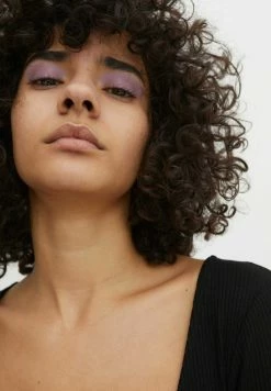 EDITED ANIAN - T-shirt basique Women -France Edited Soldes 2022 4136079593f4496aa484056b8dac6050