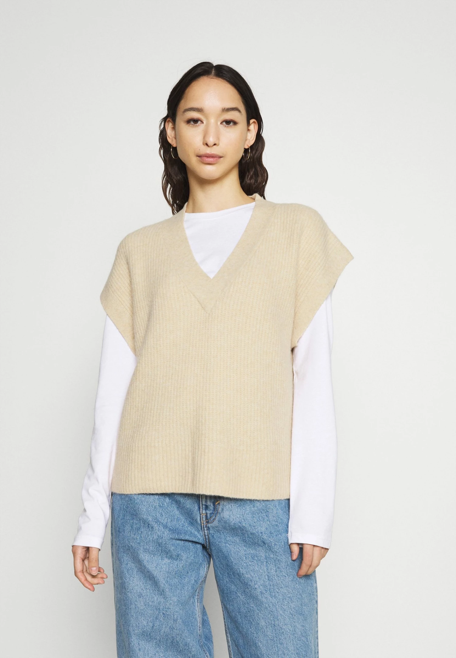 EDITED HILLA VEST - T-shirt basique Women 1 EDITED HILLA VEST - T-shirt basique Women