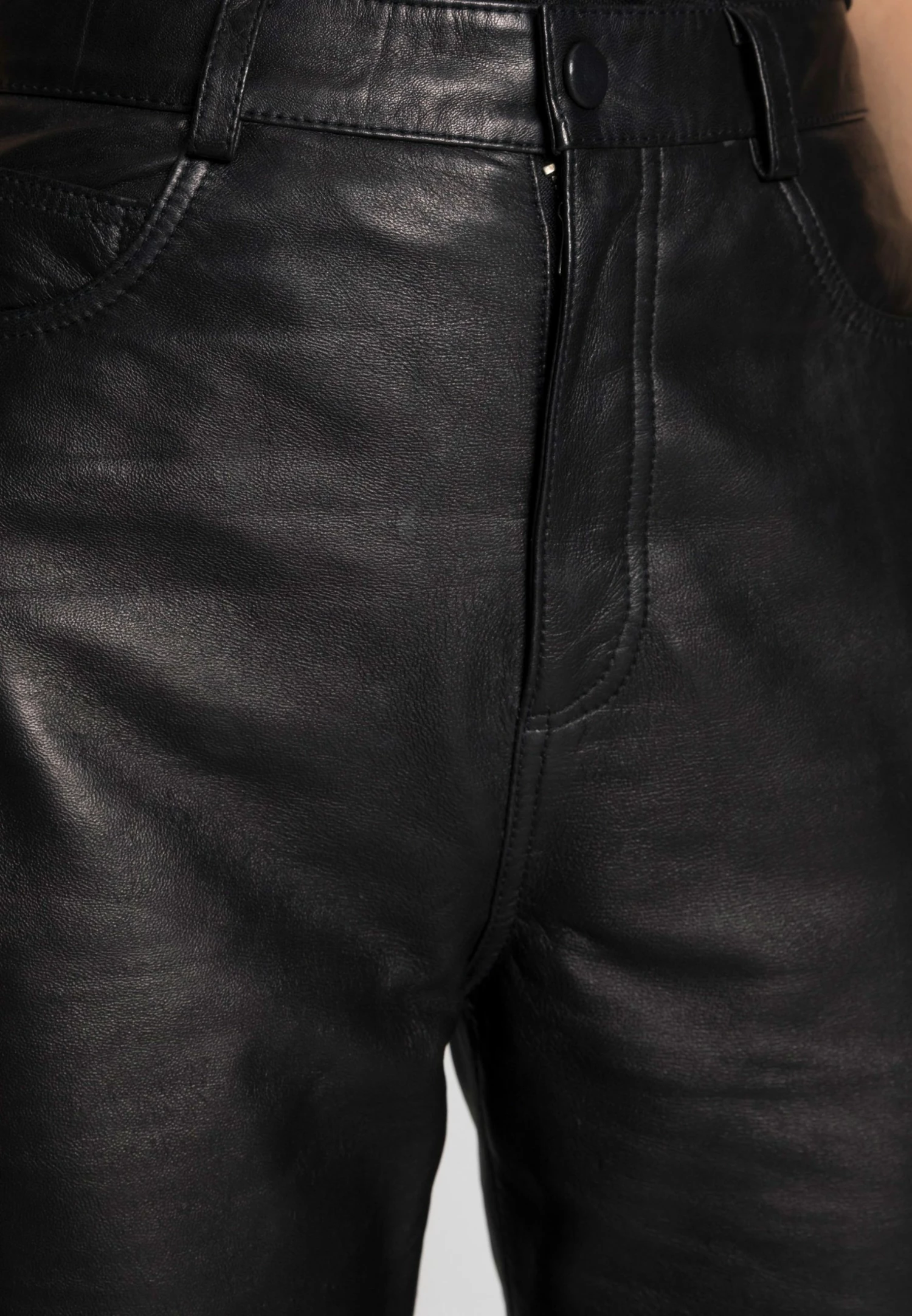 EDITED MARIA TROUSERS - Pantalon en cuir Women 5 EDITED MARIA TROUSERS - Pantalon en cuir Women – Image 5