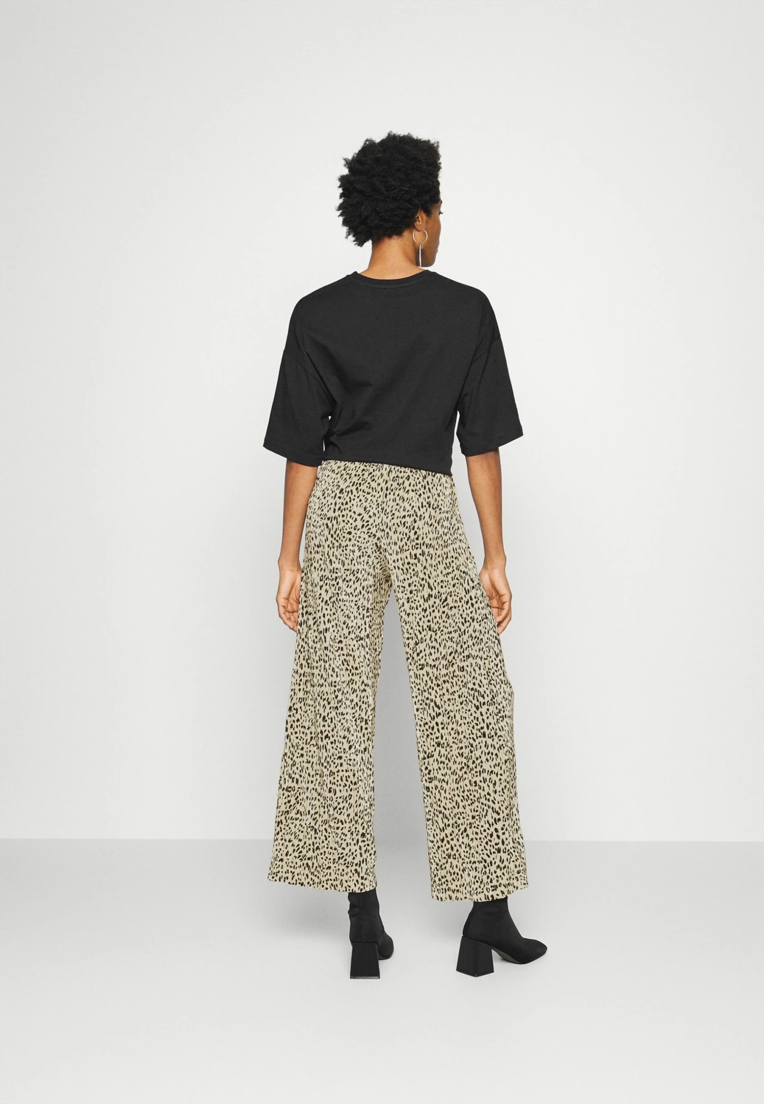 EDITED GUDRUN CULOTTE PLISEE - Pantalon classique Women 3 EDITED GUDRUN CULOTTE PLISEE - Pantalon classique Women – Image 3