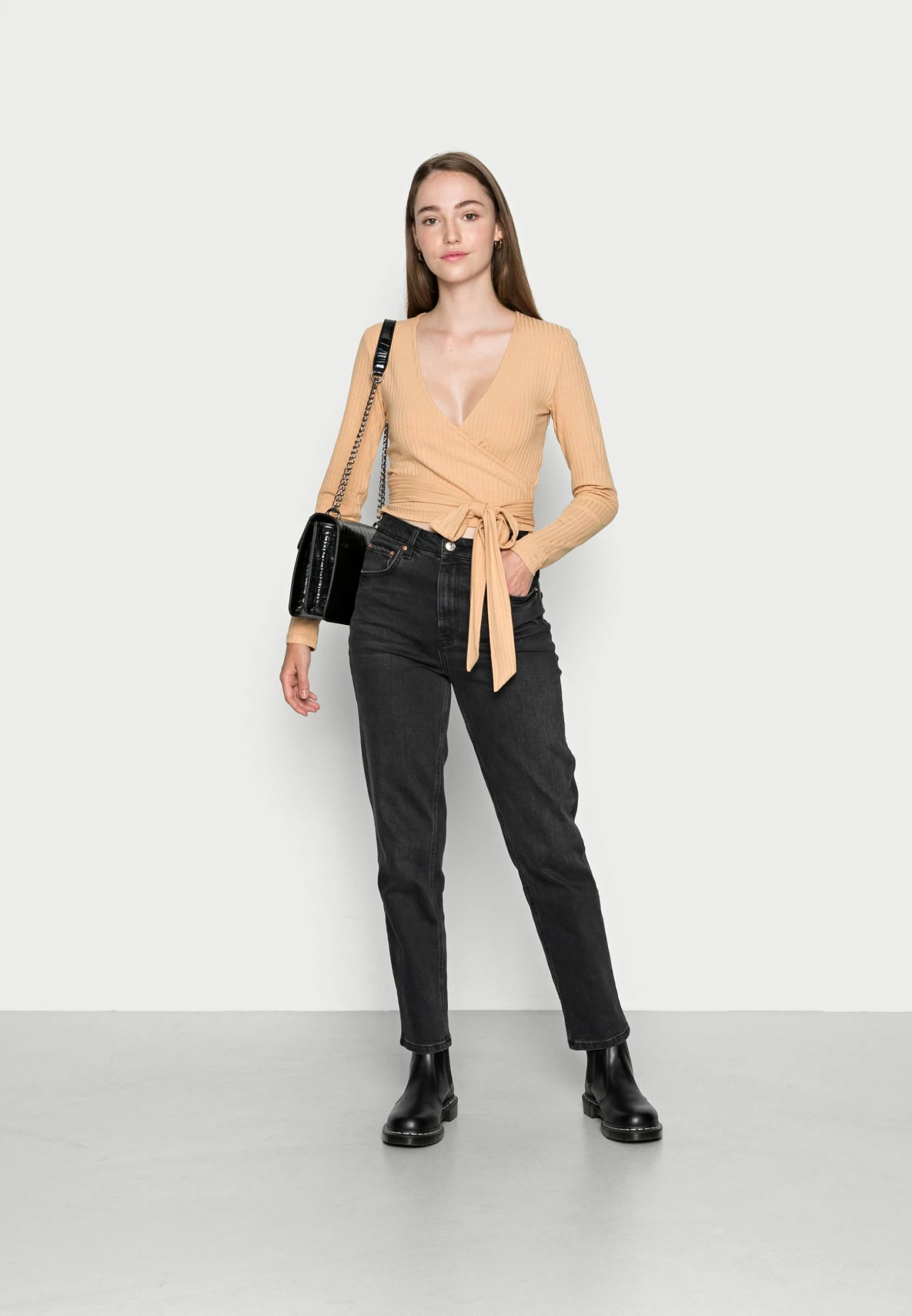 EDITED SABRINA LONGSLEEVE - T-shirt à manches longues Women 2 EDITED SABRINA LONGSLEEVE - T-shirt à manches longues Women – Image 2