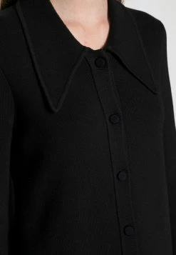 EDITED MYAH DRESS - Robe pull Women -France Edited Soldes 2022 8e65f7ccf6e1428888a9ba756ad8489c