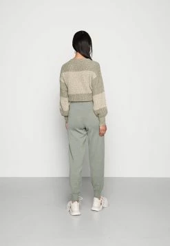 EDITED GIONA PANTS - Pantalon de survêtement Women 7 EDITED GIONA PANTS - Pantalon de survêtement Women -France Edited Soldes 2022 a22b0e4a1ad74350ba5431a5bf3829d5