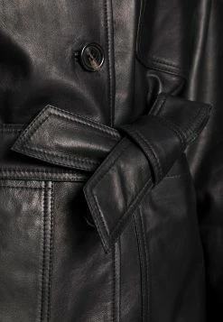 EDITED LIZ - Manteau court Women -France Edited Soldes 2022 b3388c16202f406884718bb55a045027