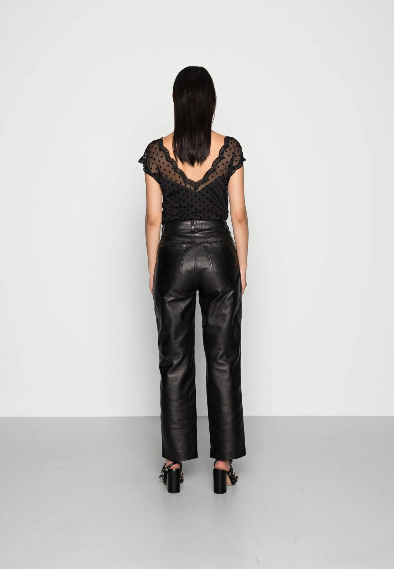 EDITED MARIA TROUSERS - Pantalon en cuir Women 3 EDITED MARIA TROUSERS - Pantalon en cuir Women – Image 3