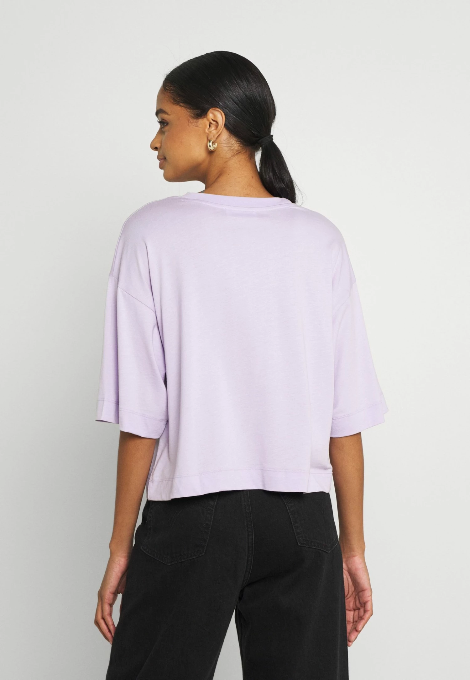 EDITED SILA - T-shirt basique Women 3 EDITED SILA - T-shirt basique Women – Image 3