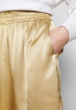 EDITED SARIAH - Short Women -France Edited Soldes 2022 c2b6912ffdb34538934d9f41178e8525