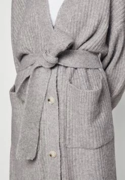 EDITED YULE CARDIGAN - Gilet Women 11 EDITED YULE CARDIGAN - Gilet Women -France Edited Soldes 2022 d1b60e04a2594b8d974e555fcc9ee9a3