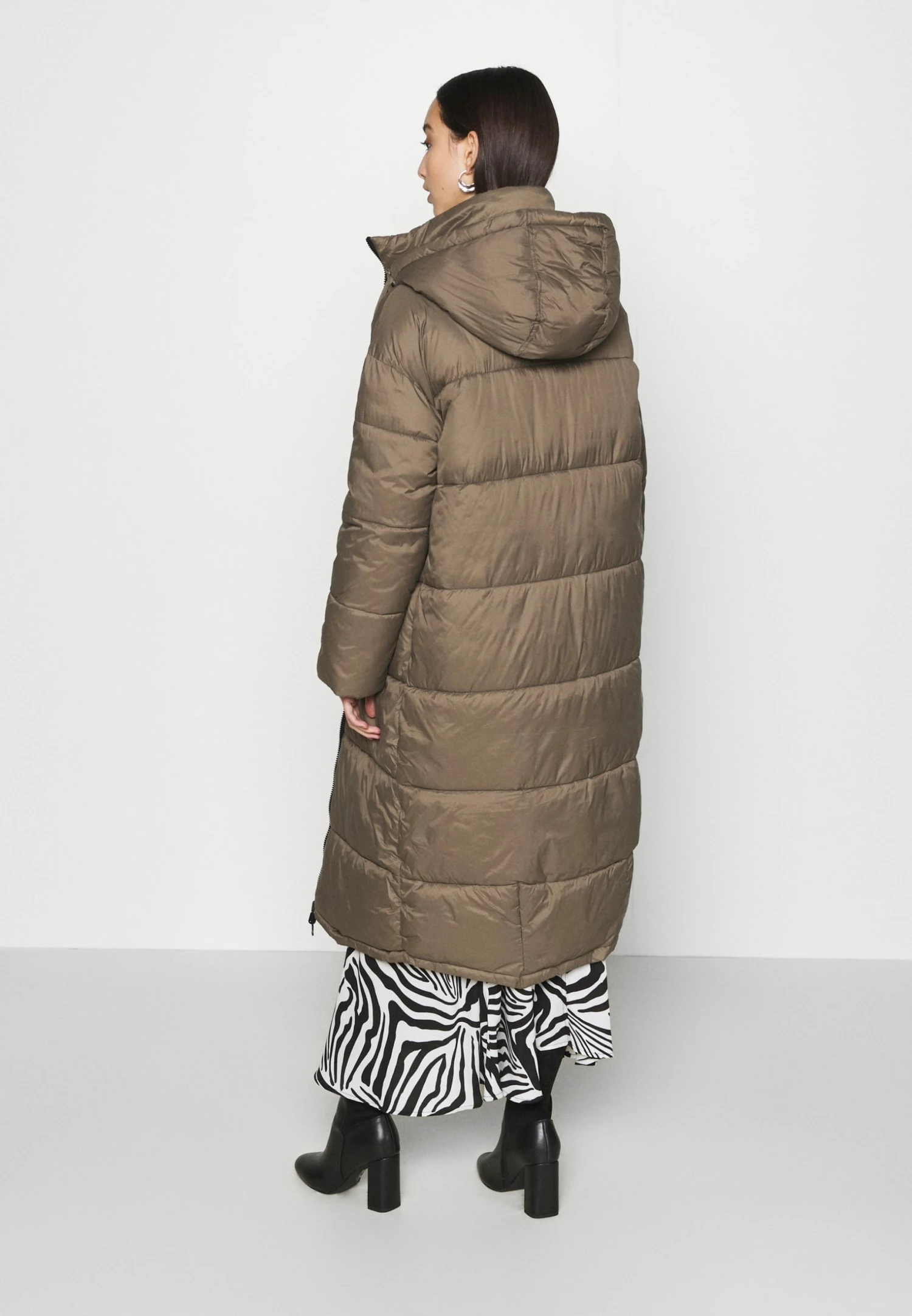 EDITED OLWEN PUFFER COAT - Veste d'hiver Women 3 EDITED OLWEN PUFFER COAT - Veste d'hiver Women – Image 3