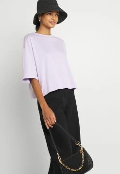 EDITED SILA - T-shirt basique Women 9 EDITED SILA - T-shirt basique Women -France Edited Soldes 2022 de5b239de0a044099d2ed9a4153e1efa