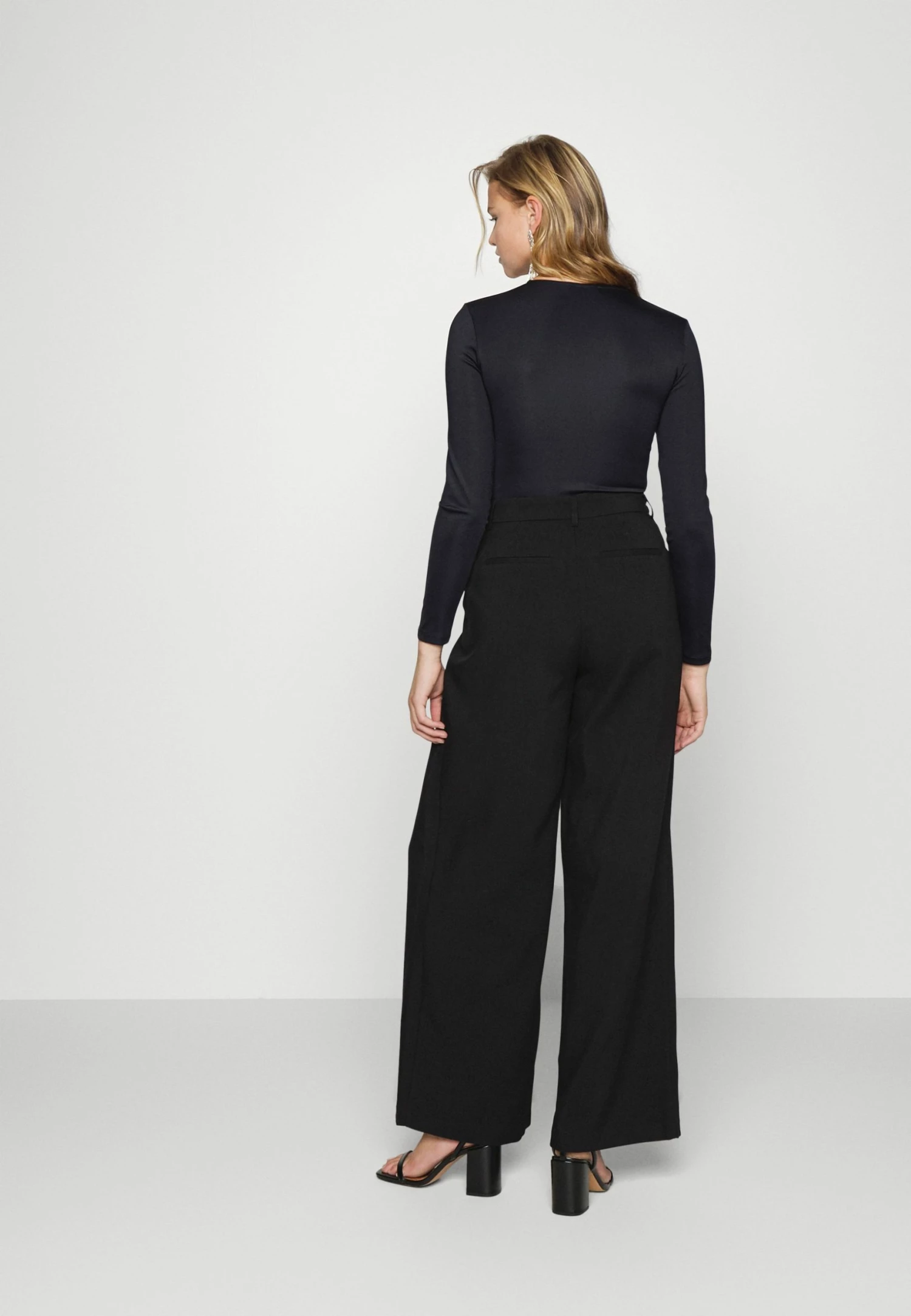 EDITED VIVA - T-shirt à manches longues Women 3 EDITED VIVA - T-shirt à manches longues Women – Image 3