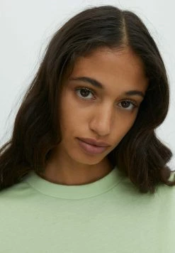 EDITED SILA - T-shirt basique Women -France Edited Soldes 2022 f2bbcf0f95af42ef94e49ab63f5f56c5