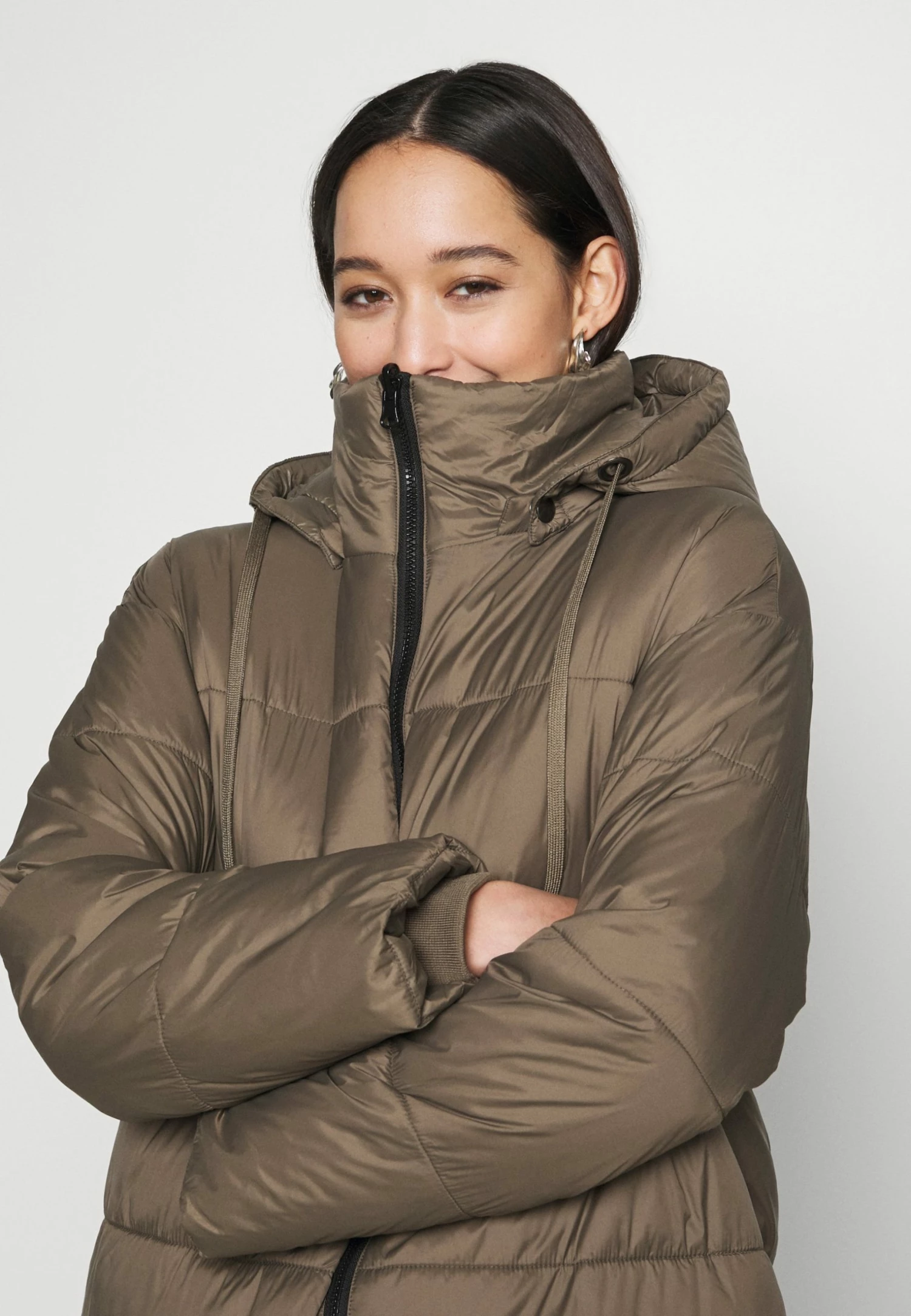 EDITED OLWEN PUFFER COAT - Veste d'hiver Women 5 EDITED OLWEN PUFFER COAT - Veste d'hiver Women – Image 5